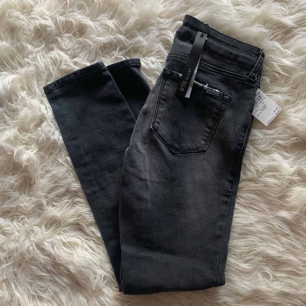 STS Blue NWT “Emma Crop” Jeans - SIZE 26